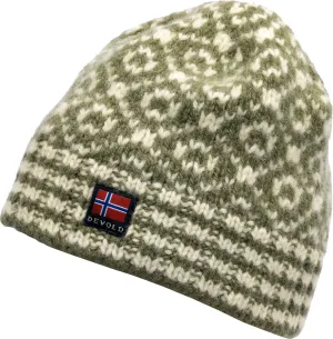 Devold Svalbard Beanie Olive/Offwhite | Buy Devold Svalbard Beanie Olive/Offwhite here | Outnorth